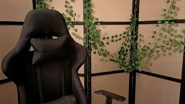 Snapshot of Diana_Flower chatting on 03/26/26, 12:47 Diana Flower online show from 03/26/26, 12:47