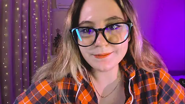 Snapshot of Diana_Flower chatting on 02/02/25, 01:30 Diana Flower online show from 02/02/25, 01:30