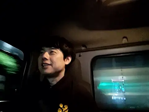 whitebriefboy online show from 11/28/25, 03:34