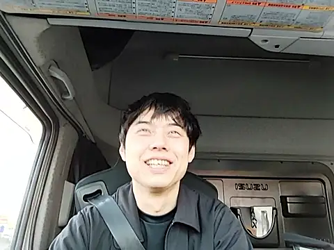 whitebriefboy online show from 04/05/26, 09:10