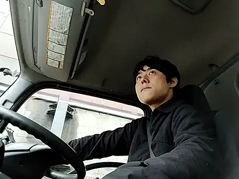 whitebriefboy online show from 03/18/26, 09:48