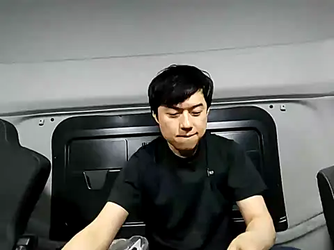 whitebriefboy online show from 09/29/25, 04:01