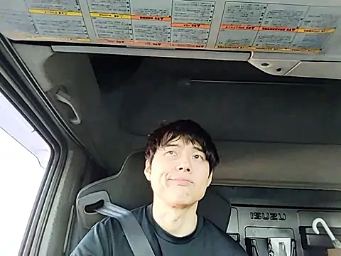 whitebriefboy online show from 04/15/26, 09:48