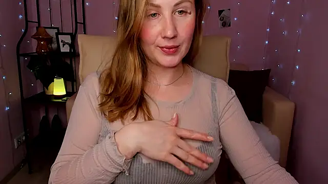 Snapshot of Helens_love chatting on 02/23/25, 05:12 Helens love online show from 02/23/25, 05:12