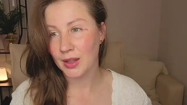 Snapshot of Helens_love chatting on 07/18/26, 01:25 Helens love online show from 07/18/26, 01:25