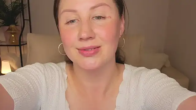Snapshot of Helens_love chatting on 07/17/26, 02:42 Helens love online show from 07/17/26, 02:42