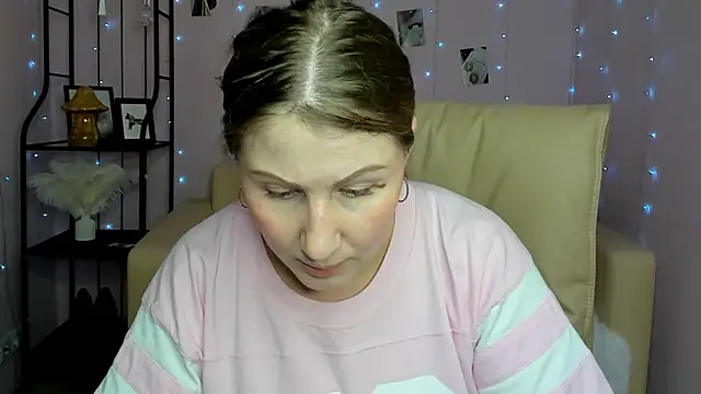 Snapshot of Helens_love chatting on 03/20/25, 03:02 Helens love online show from 03/20/25, 03:02