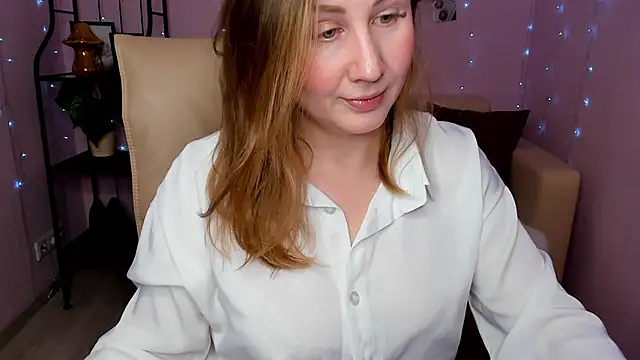 Snapshot of Helens_love chatting on 02/27/25, 01:52 Helens love online show from 02/27/25, 01:52
