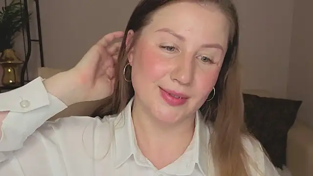 Snapshot of Helens_love chatting on 06/10/26, 02:46 Helens love online show from 06/10/26, 02:46
