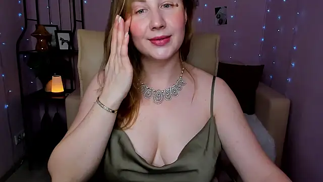 Snapshot of Helens_love chatting on 02/26/25, 02:41 Helens love online show from 02/26/25, 02:41