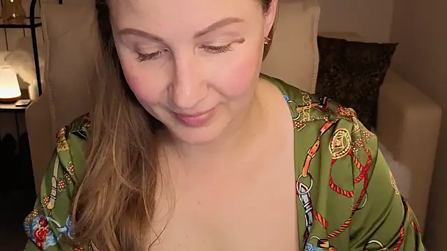Snapshot of Helens_love chatting on 09/27/25, 01:34 Helens love online show from 09/27/25, 01:34