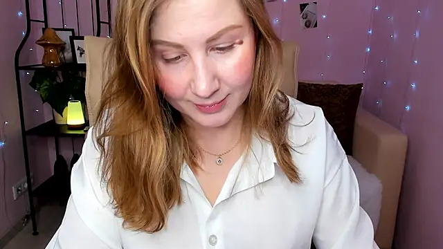Snapshot of Helens_love chatting on 02/21/25, 01:44 Helens love online show from 02/21/25, 01:44