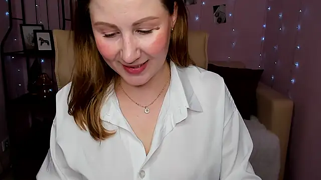 Snapshot of Helens_love chatting on 02/06/25, 02:00 Helens love online show from 02/06/25, 02:00