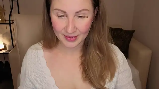 Snapshot of Helens_love chatting on 10/03/25, 01:42 Helens love online show from 10/03/25, 01:42