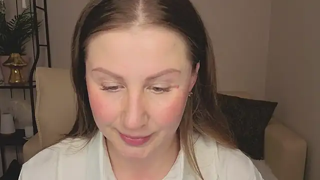 Snapshot of Helens_love chatting on 06/18/26, 03:27 Helens love online show from 06/18/26, 03:27