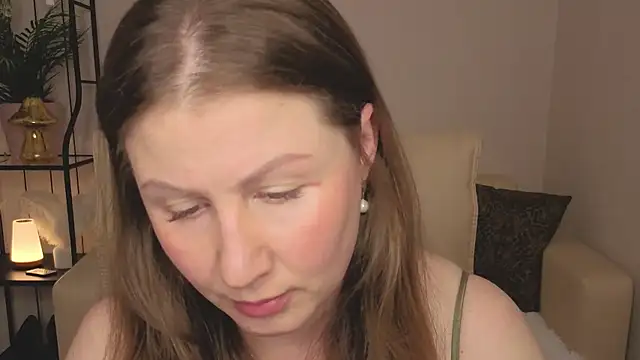 Snapshot of Helens_love chatting on 06/19/26, 02:17 Helens love online show from 06/19/26, 02:17