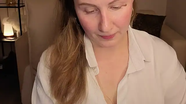 Snapshot of Helens_love chatting on 09/26/25, 01:45 Helens love online show from 09/26/25, 01:45