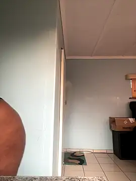 Snapshot of Candy_Love_18 chatting on 09/15/25, 03:23 Candy Love 18 online show from 09/15/25, 03:23