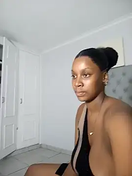 Snapshot of Candy_Love_18 chatting on 02/12/25, 05:48 Candy Love 18 online show from 02/12/25, 05:48