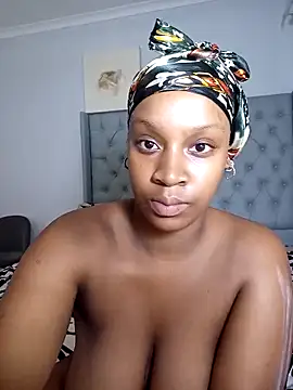 Snapshot of Candy_Love_18 chatting on 02/06/25, 04:58 Candy Love 18 online show from 02/06/25, 04:58