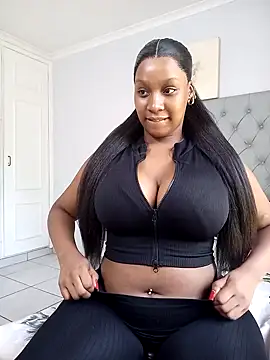 Snapshot of Candy_Love_18 chatting on 02/05/25, 07:39 Candy Love 18 online show from 02/05/25, 07:39