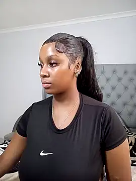 Snapshot of Candy_Love_18 chatting on 12/20/24, 03:31 Candy Love 18 online show from 12/20/24, 03:31