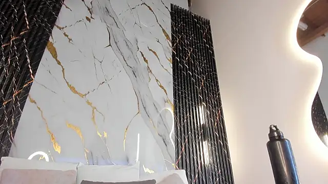 Snapshot of ebony_hot1 chatting on 02/27/26, 01:22 ebony hot1 online show from 02/27/26, 01:22