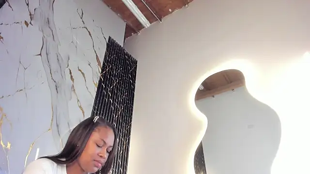 Snapshot of ebony_hot1 chatting on 02/13/26, 01:22 ebony hot1 online show from 02/13/26, 01:22