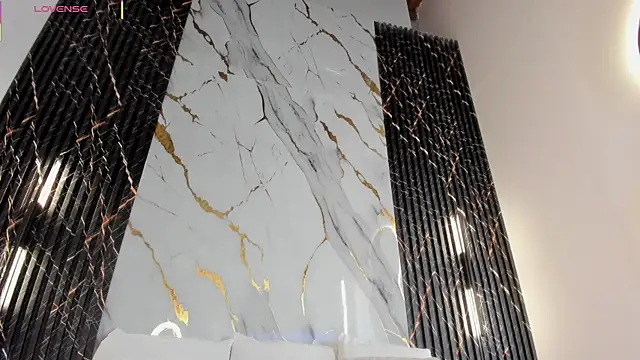 Snapshot of ebony_hot1 chatting on 02/14/26, 01:11 ebony hot1 online show from 02/14/26, 01:11