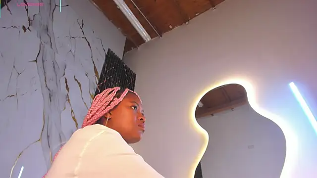 Snapshot of ebony_hot1 chatting on 05/28/26, 01:28 ebony hot1 online show from 05/28/26, 01:28