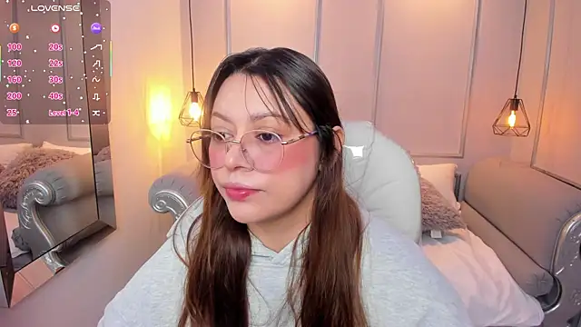 Snapshot of Lanna18 chatting on 10/11/25, 11:44 Lanna18 online show from 10/11/25, 11:44