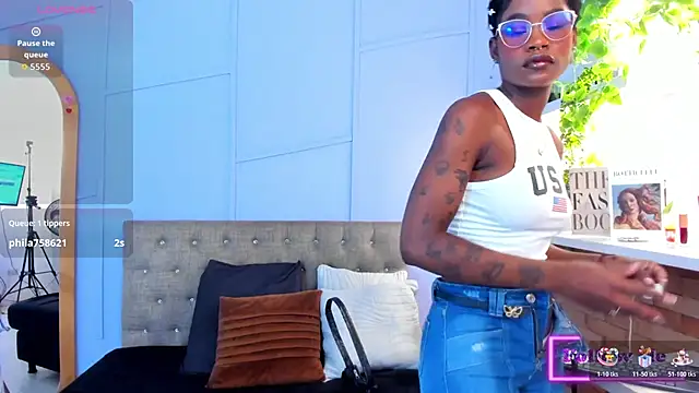 Snapshot of amber-hill chatting on 06/19/26, 12:11 amber-hill online show from 06/19/26, 12:11