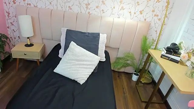 amber-hill online show from 11/16/25, 12:10