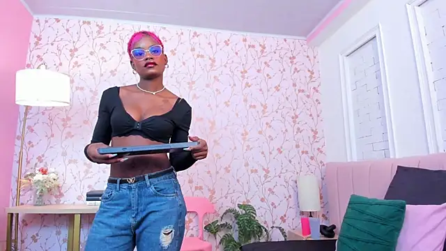 amber-hill online show from 04/17/26, 07:06