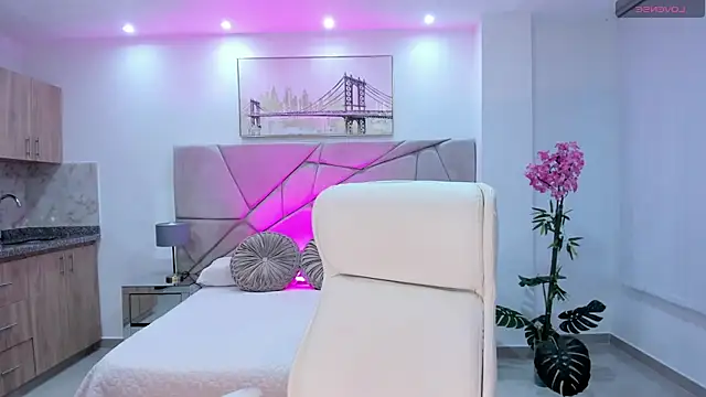 naomii campbell  online show from 10/14/25, 06:19