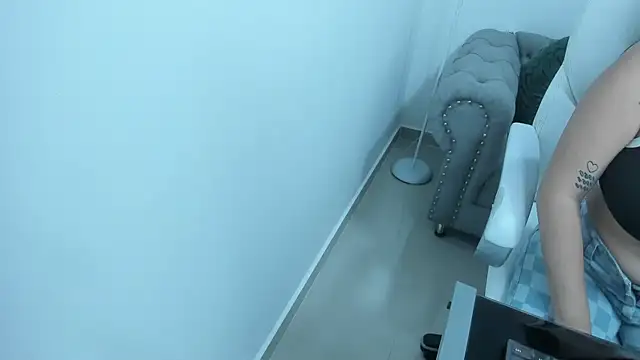 naomii campbell  online show from 10/18/25, 08:22