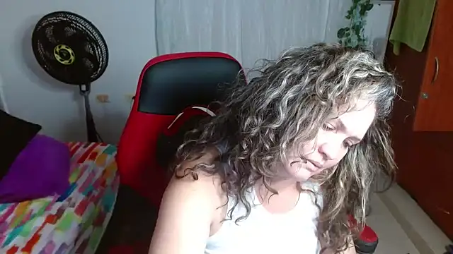Snapshot of helenca43 chatting on 09/09/25, 10:14 helenca43 online show from 09/09/25, 10:14