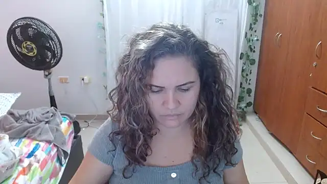 Snapshot of helenca43 chatting on 09/11/25, 11:21 helenca43 online show from 09/11/25, 11:21