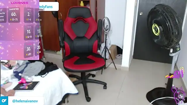 Snapshot of helenca43 chatting on 10/25/25, 10:21 helenca43 online show from 10/25/25, 10:21