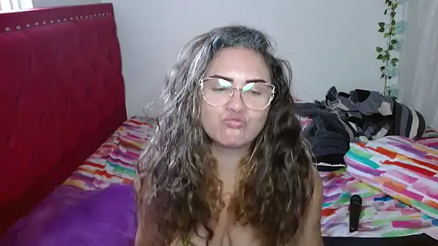 Snapshot of helenca43 chatting on 02/25/26, 10:20 helenca43 online show from 02/25/26, 10:20