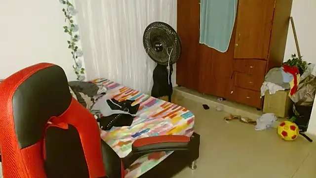 Snapshot of helenca43 chatting on 02/27/26, 10:48 helenca43 online show from 02/27/26, 10:48