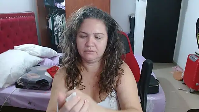 Snapshot of helenca43 chatting on 11/30/25, 08:48 helenca43 online show from 11/30/25, 08:48