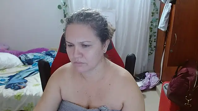 Snapshot of helenca43 chatting on 12/05/25, 09:30 helenca43 online show from 12/05/25, 09:30