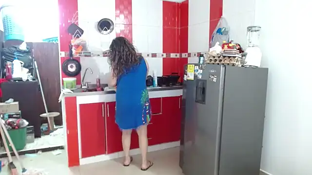 Snapshot of helenca43 chatting on 12/20/25, 03:15 helenca43 online show from 12/20/25, 03:15