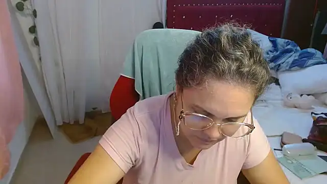 Snapshot of helenca43 chatting on 11/06/25, 11:58 helenca43 online show from 11/06/25, 11:58