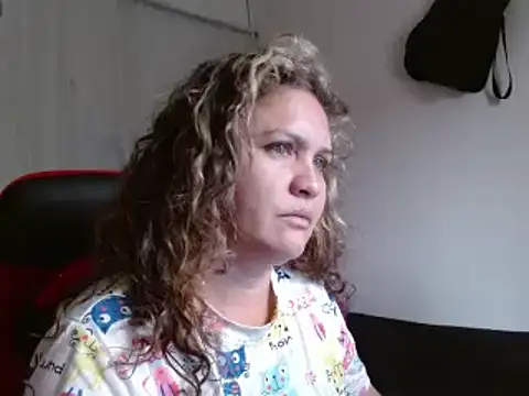 Snapshot of helenca43 chatting on 03/05/25, 11:28 helenca43 online show from 03/05/25, 11:28