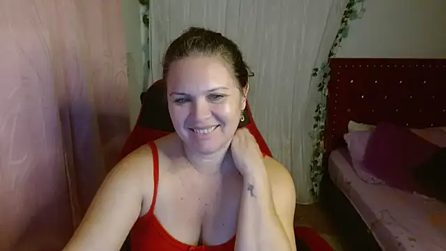 Snapshot of helenca43 chatting on 11/13/25, 08:51 helenca43 online show from 11/13/25, 08:51