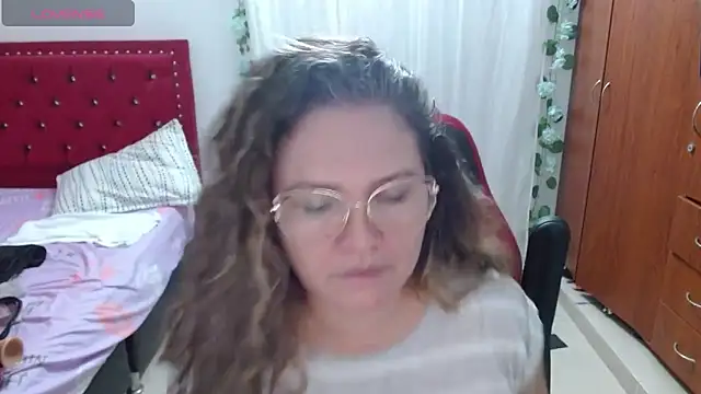 Snapshot of helenca43 chatting on 01/15/26, 09:34 helenca43 online show from 01/15/26, 09:34