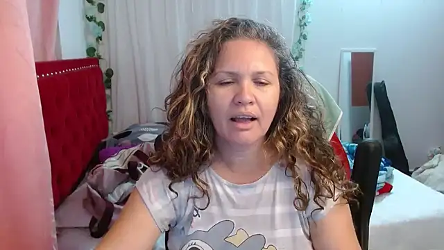 Snapshot of helenca43 chatting on 10/24/25, 10:03 helenca43 online show from 10/24/25, 10:03
