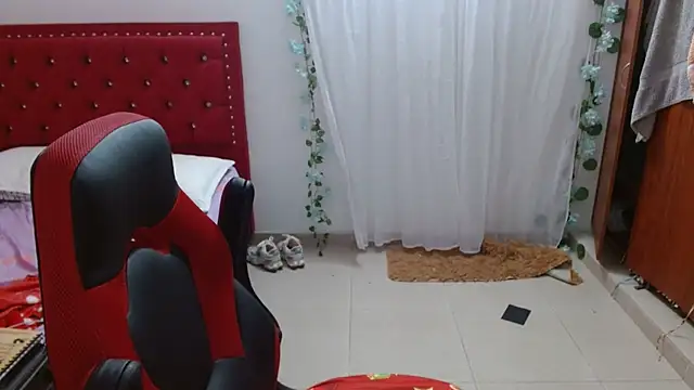 Snapshot of helenca43 chatting on 01/17/26, 11:14 helenca43 online show from 01/17/26, 11:14